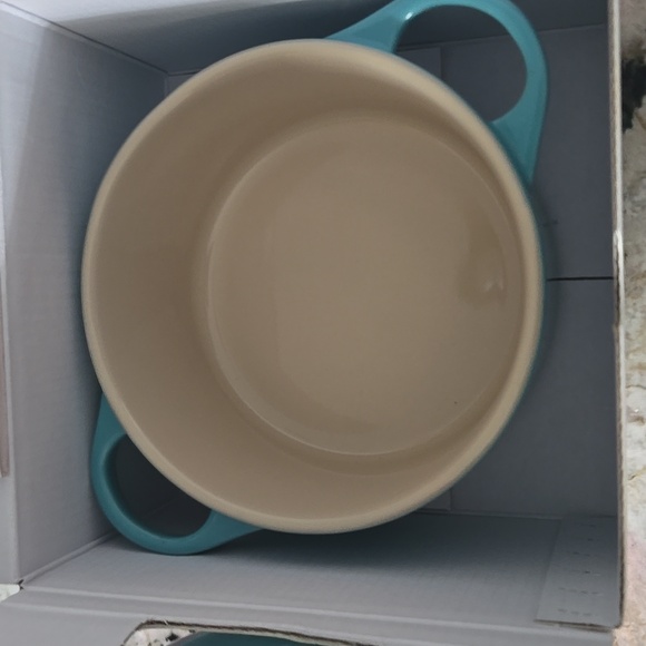 Le Creuset Stoneware Casserole Dish 24 Oz NWT - Picture 5 of 10